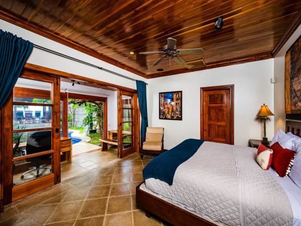 Beachfront Five Bedroom Vacation Rental Home in Playa Langosta