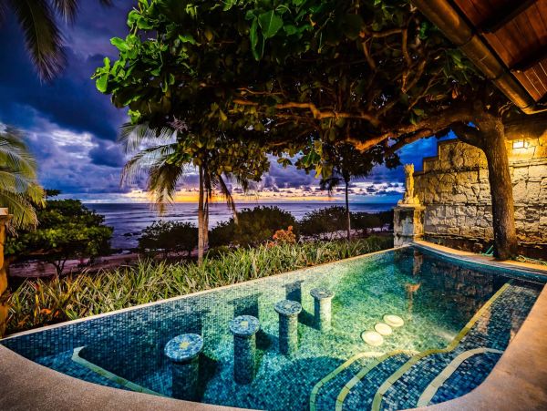 Beachfront Five Bedroom Vacation Rental Home in Playa Langosta