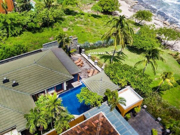 Beachfront Five Bedroom Vacation Rental Home in Playa Langosta