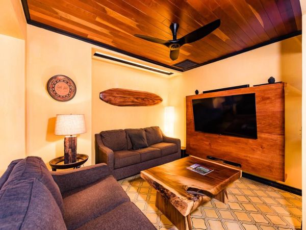 Beautiful Vacation Home with Easy Beach Access Private Pool in Playa Langosta