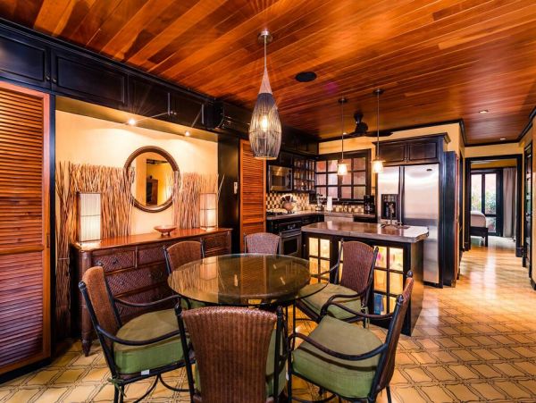 Beautiful Vacation Home with Easy Beach Access Private Pool in Playa Langosta
