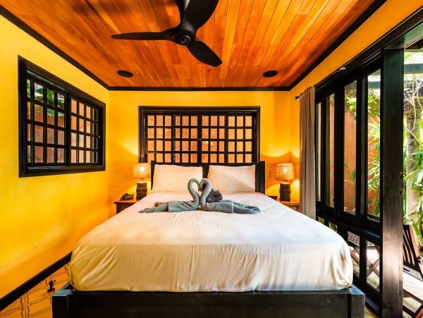 Beautiful Vacation Home with Easy Beach Access Private Pool in Playa Langosta