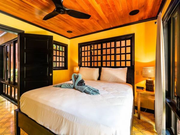 Beautiful Vacation Home with Easy Beach Access Private Pool in Playa Langosta