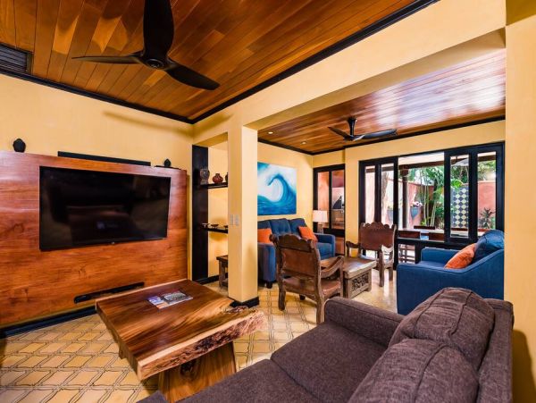 Beautiful Vacation Home with Easy Beach Access Private Pool in Playa Langosta
