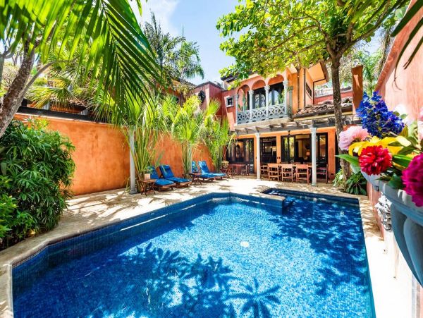 Beautiful Vacation Home with Easy Beach Access Private Pool in Playa Langosta