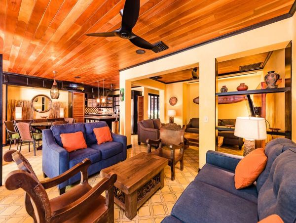 Beautiful Vacation Home with Easy Beach Access Private Pool in Playa Langosta