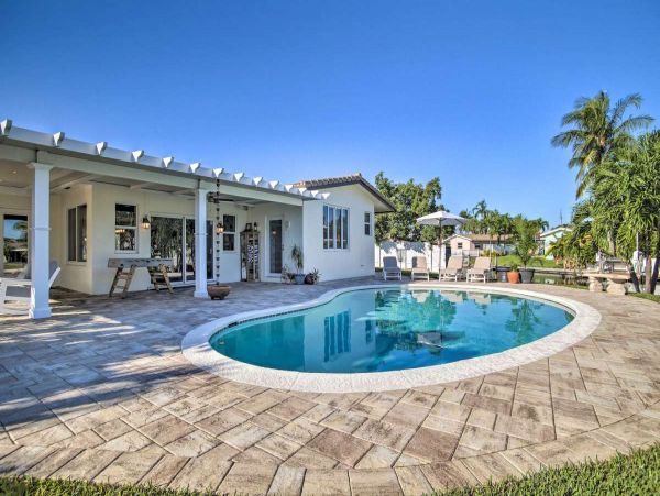 Lovely 3 Bedroom Waterfront Home with Pool