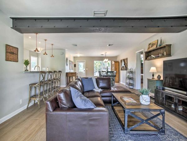 Lovely 3 Bedroom Waterfront Home with Pool