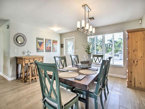 Lovely 3 Bedroom Waterfront Home with Pool