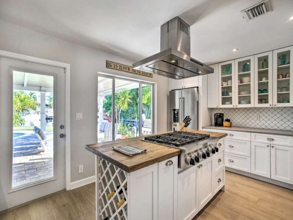 Lovely 3 Bedroom Waterfront Home with Pool
