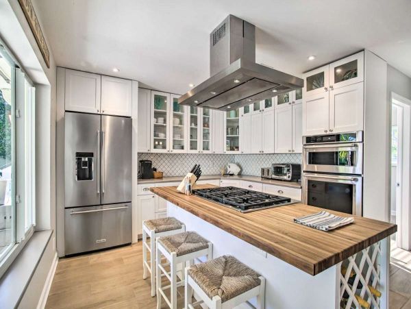 Lovely 3 Bedroom Waterfront Home with Pool
