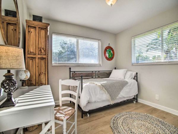 Lovely 3 Bedroom Waterfront Home with Pool