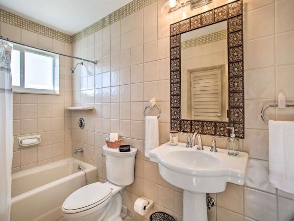 Lovely 3 Bedroom Waterfront Home with Pool