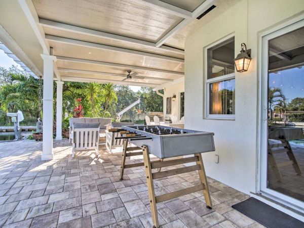 Lovely 3 Bedroom Waterfront Home with Pool