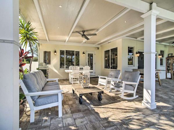 Lovely 3 Bedroom Waterfront Home with Pool
