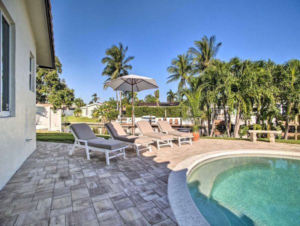 Lovely 3 Bedroom Waterfront Home with Pool