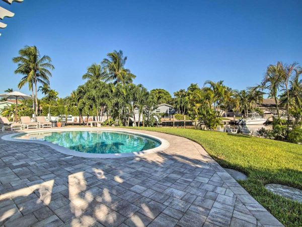 Lovely 3 Bedroom Waterfront Home with Pool