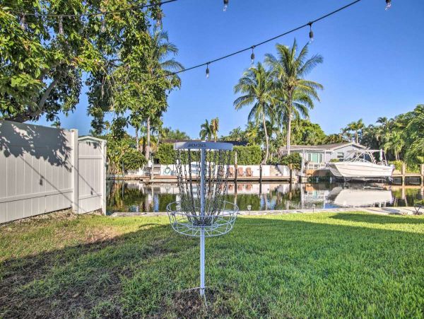 Lovely 3 Bedroom Waterfront Home with Pool