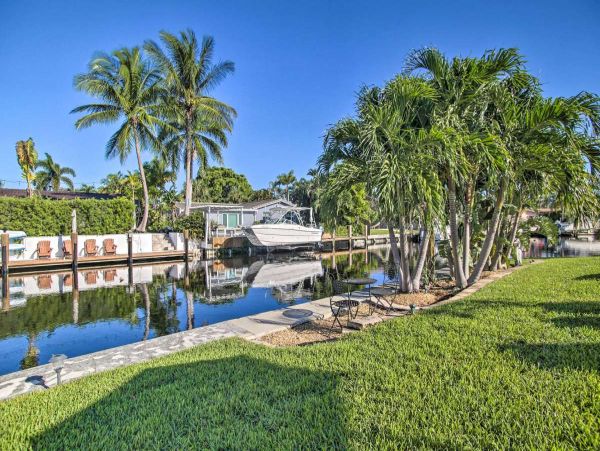 Lovely 3 Bedroom Waterfront Home with Pool
