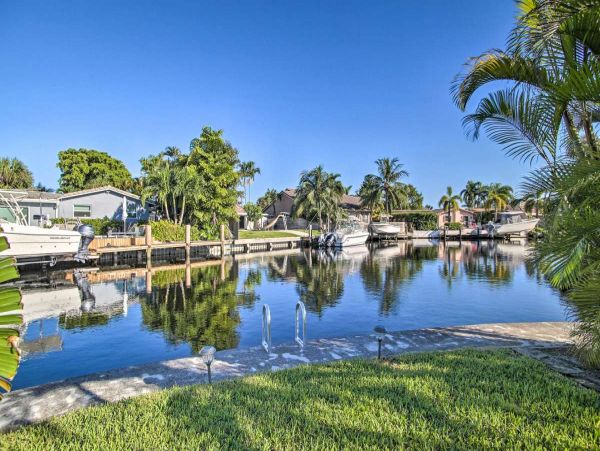 Lovely 3 Bedroom Waterfront Home with Pool