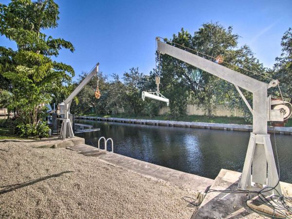 Lovely 3 Bedroom Waterfront Home with Pool