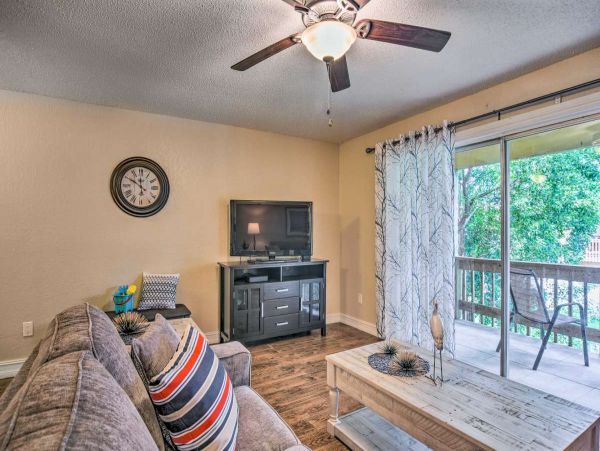 Three Bedroom Vacation Rental with Communal Pool