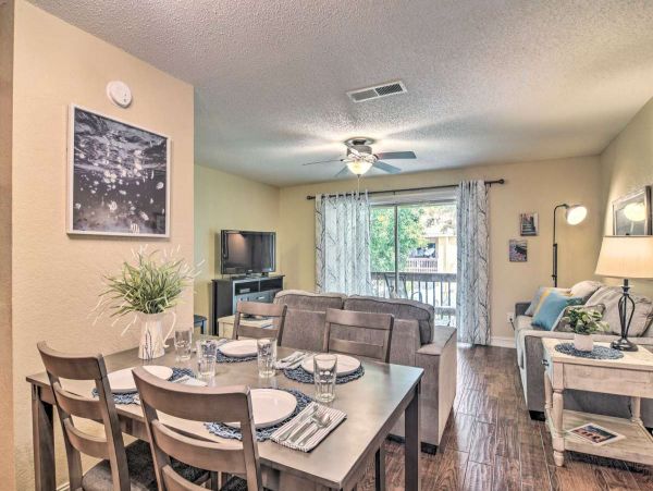 Three Bedroom Vacation Rental with Communal Pool