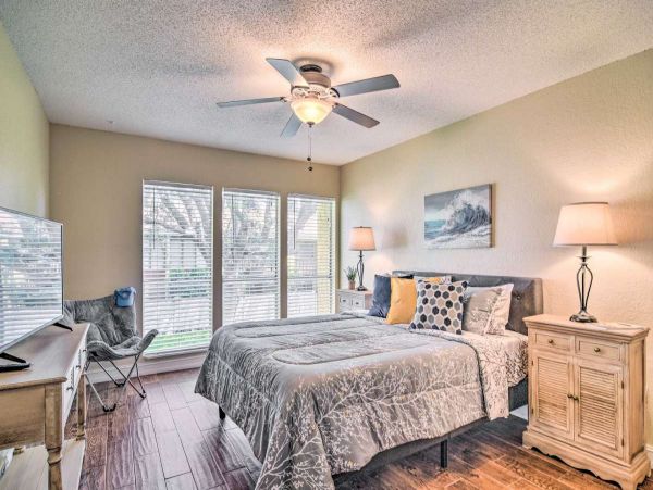 Three Bedroom Vacation Rental with Communal Pool