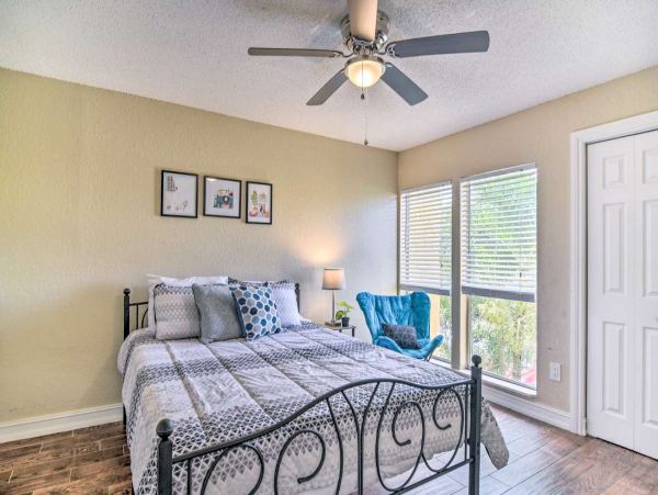 Three Bedroom Vacation Rental with Communal Pool