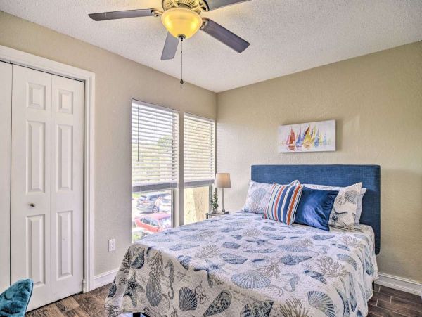 Three Bedroom Vacation Rental with Communal Pool