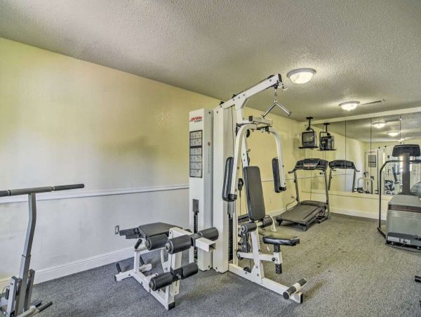 Three Bedroom Vacation Rental with Communal Pool