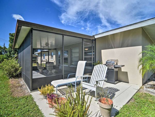 Coastal Home in Sarasota with Two Bedrooms Sleeps Six Guests