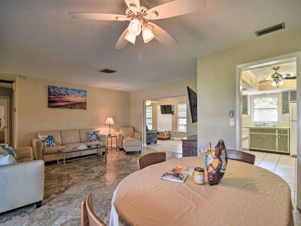 Coastal Home in Sarasota with Two Bedrooms Sleeps Six Guests