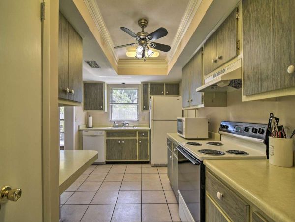 Coastal Home in Sarasota with Two Bedrooms Sleeps Six Guests