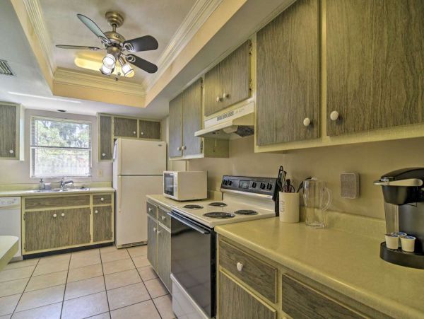 Coastal Home in Sarasota with Two Bedrooms Sleeps Six Guests