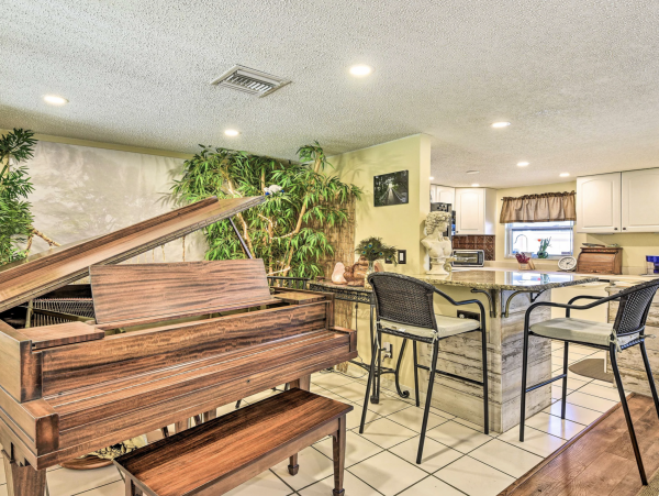 Nokomis Charming Vacation Home 2.5 Miles Beach Access