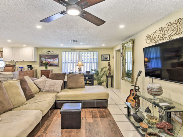 Nokomis Charming Vacation Home 2.5 Miles Beach Access