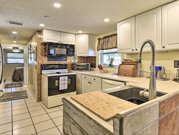Nokomis Charming Vacation Home 2.5 Miles Beach Access
