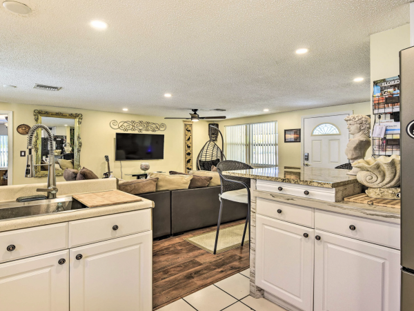 Nokomis Charming Vacation Home 2.5 Miles Beach Access