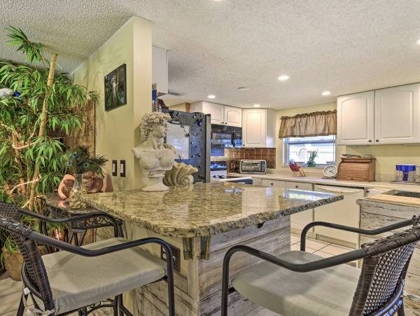 Nokomis Charming Vacation Home 2.5 Miles Beach Access