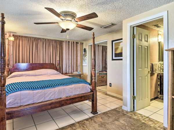 Nokomis Charming Vacation Home 2.5 Miles Beach Access
