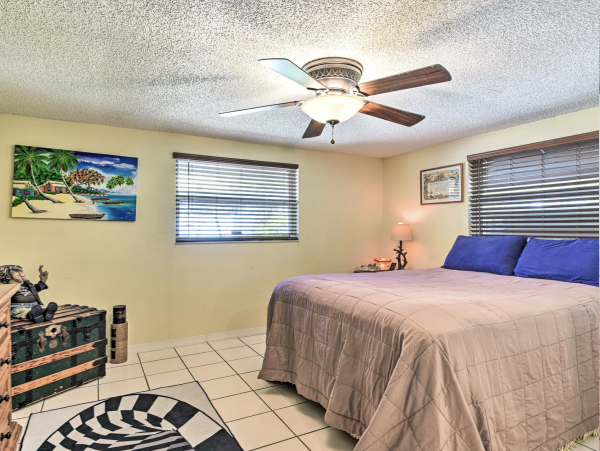 Nokomis Charming Vacation Home 2.5 Miles Beach Access