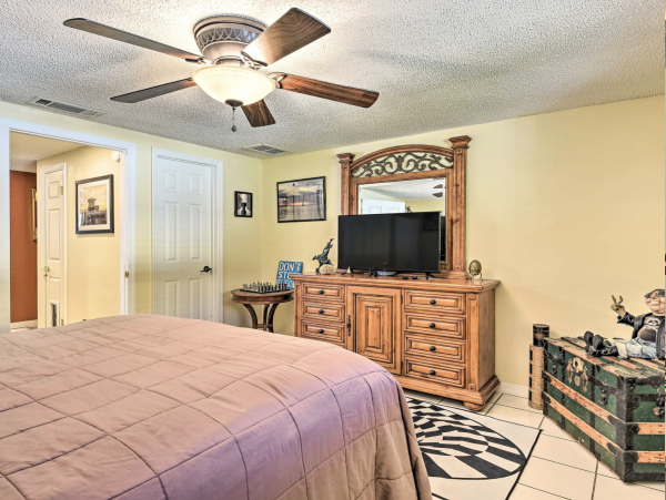 Nokomis Charming Vacation Home 2.5 Miles Beach Access