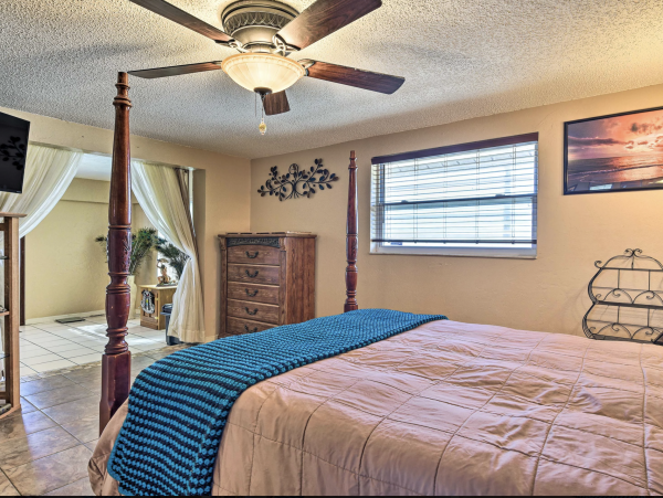 Nokomis Charming Vacation Home 2.5 Miles Beach Access