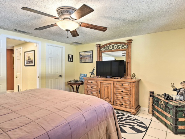 Nokomis Charming Vacation Home 2.5 Miles Beach Access
