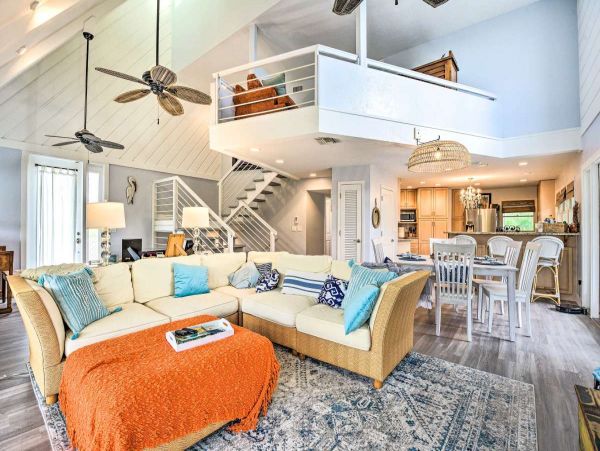 Canalfront Two Bedroom Cottage with Caged Pool/Spa in Longboat Key