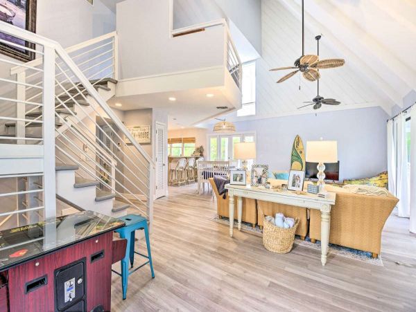 Canalfront Two Bedroom Cottage with Caged Pool/Spa in Longboat Key