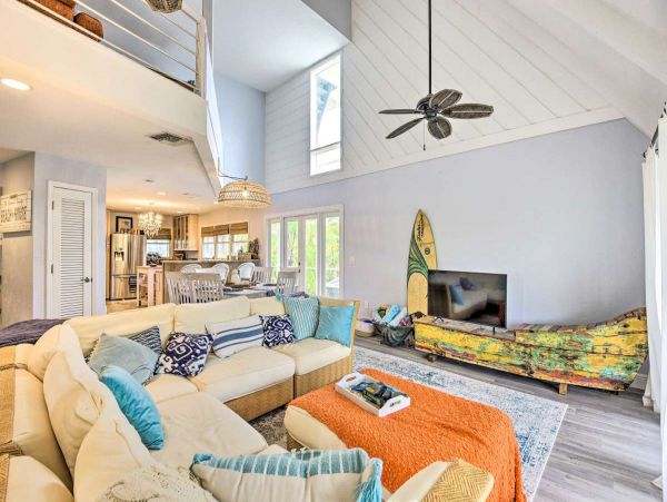 Canalfront Two Bedroom Cottage with Caged Pool/Spa in Longboat Key