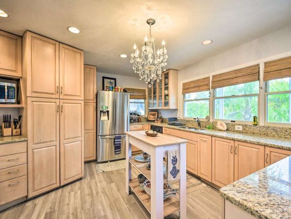 Canalfront Two Bedroom Cottage with Caged Pool/Spa in Longboat Key