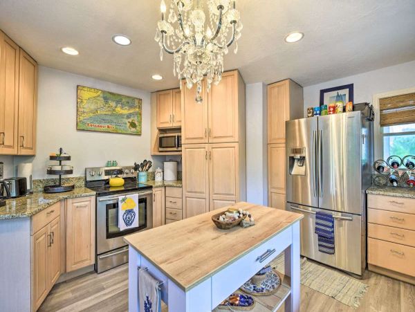 Canalfront Two Bedroom Cottage with Caged Pool/Spa in Longboat Key